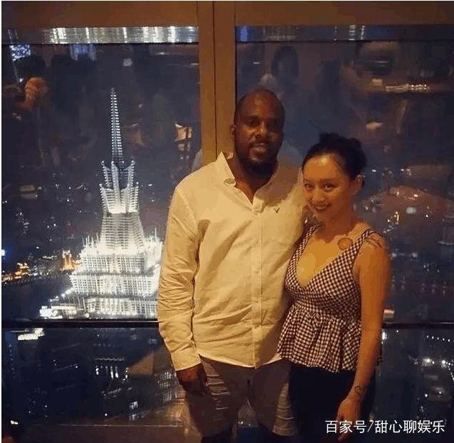 她是《少年包青天》里的小蜻蜓,嫁给黑人老公后,儿子成为亮点